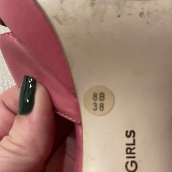 BCBG woman’s shoes. - Picture 5 of 5